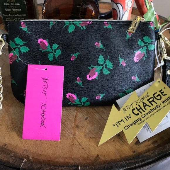 BETSEY JOHNSON "I'M IN CHARGE" Charging Roses Bag - Picture 4 of 8
